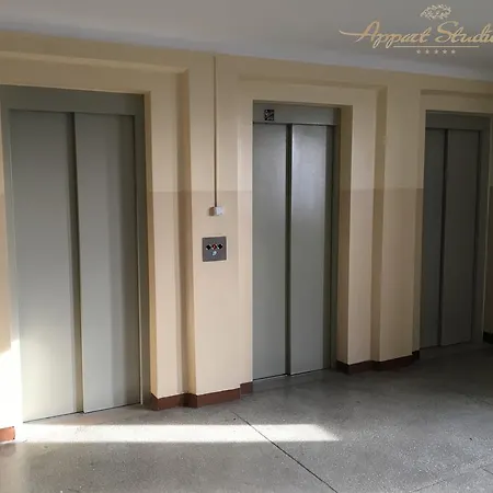 Appartstudio Violetta Metro Rondo Onz דירה